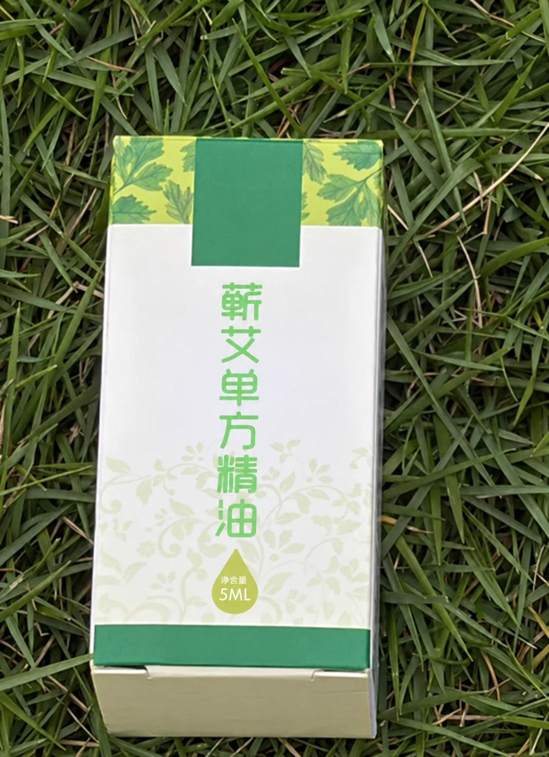 Qichun Mugwort Essential Oil — 5 ml — product photograph Qichun Mugwort Essential Oil — 5 ml — product photograph